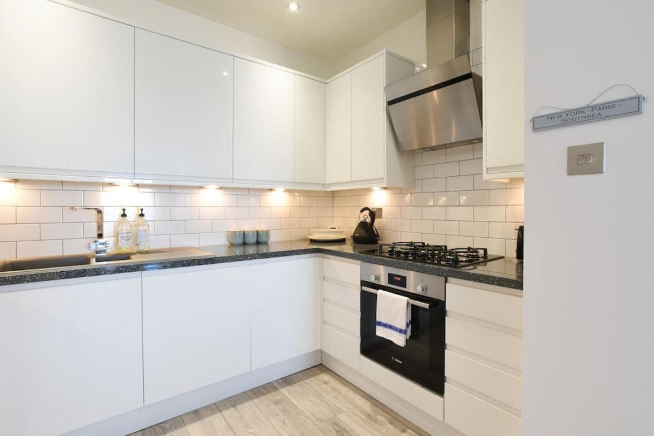 Air Maison - Stunning Beach Front Apartment Portsmouth Exterior foto